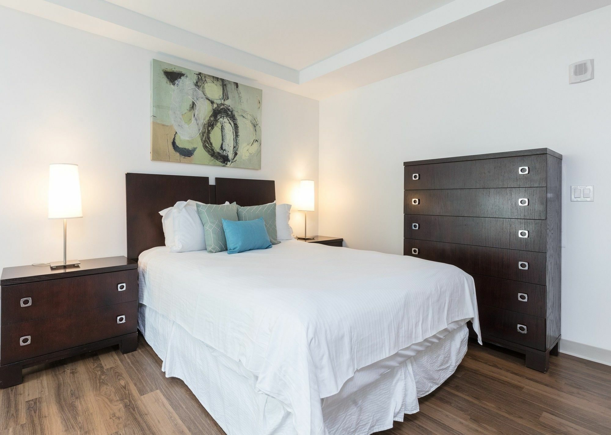 Global Luxury Suites At Longwood 브루클라인 외부 사진